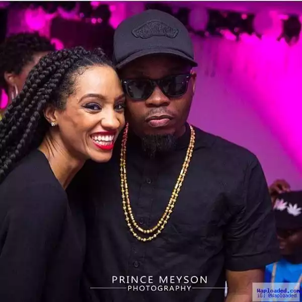 Mavin Singer D’iJa Is Super Excited As She Poses With Olamide For Photo
